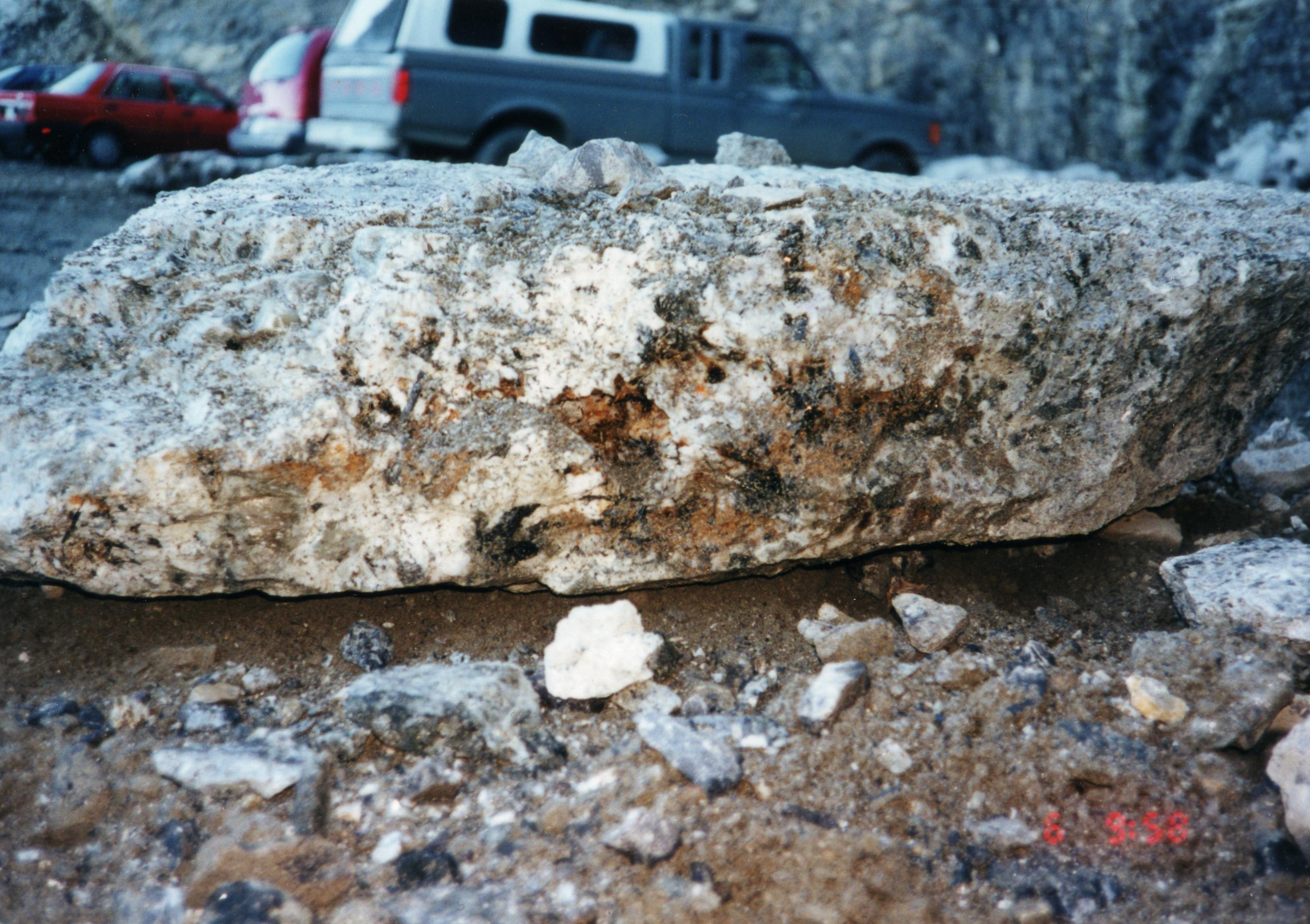 Adamsite-(Y) Niveolanite block at MSH rare mineral species