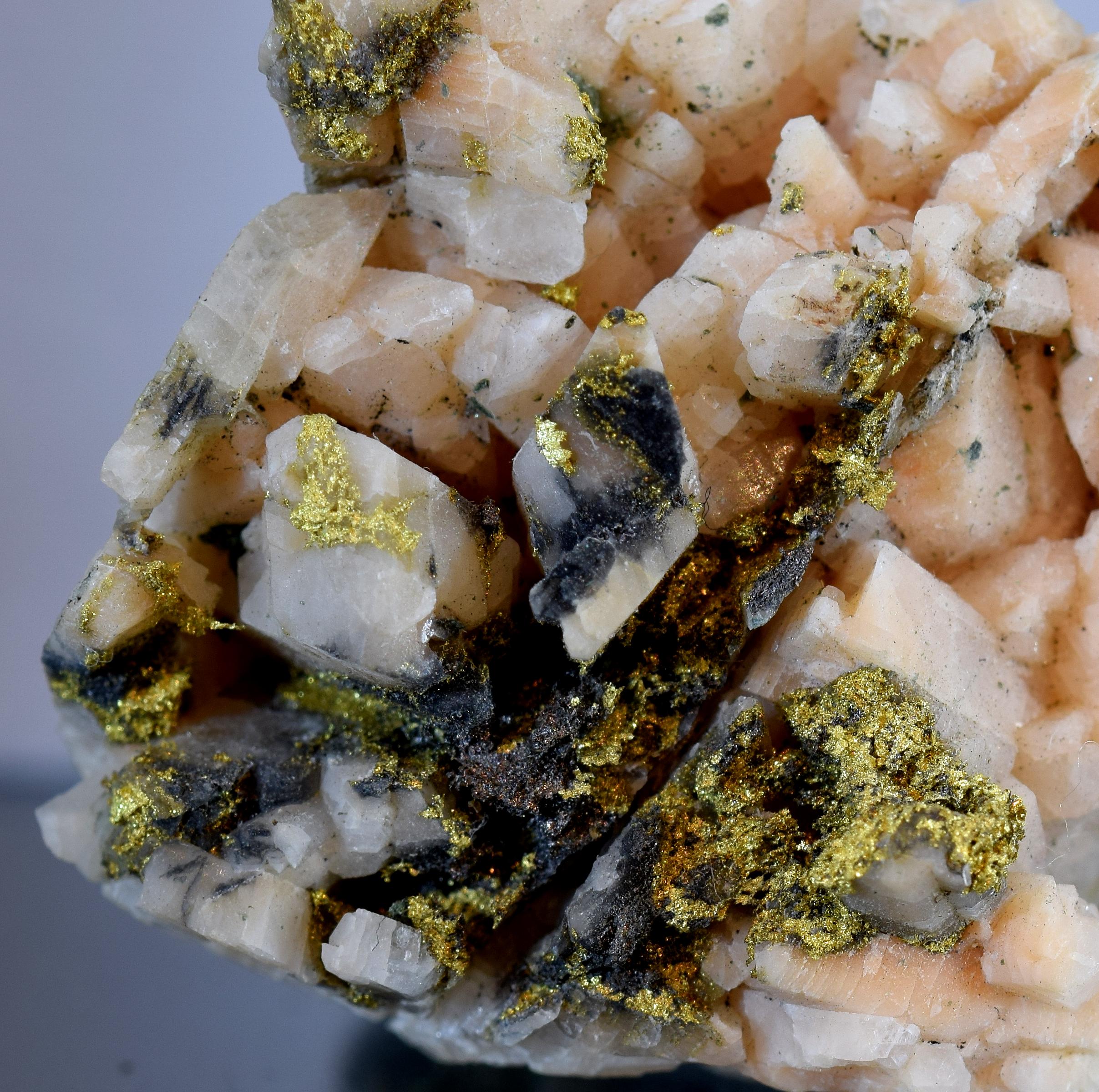 Gold, Baie Verte, Fine mineral specimen, Newfoundland Canada - 004
