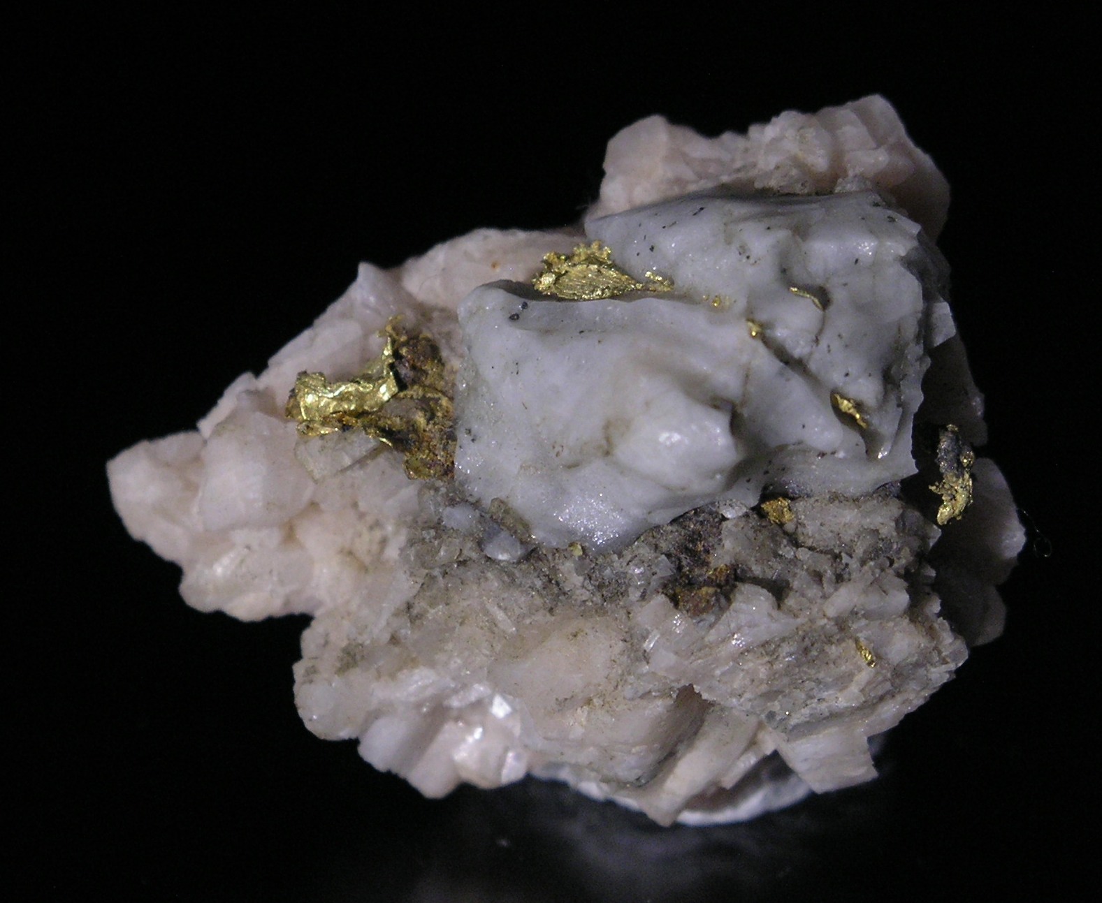 Gold, Baie Verte, Fine mineral specimen, Newfoundland Canada - 005