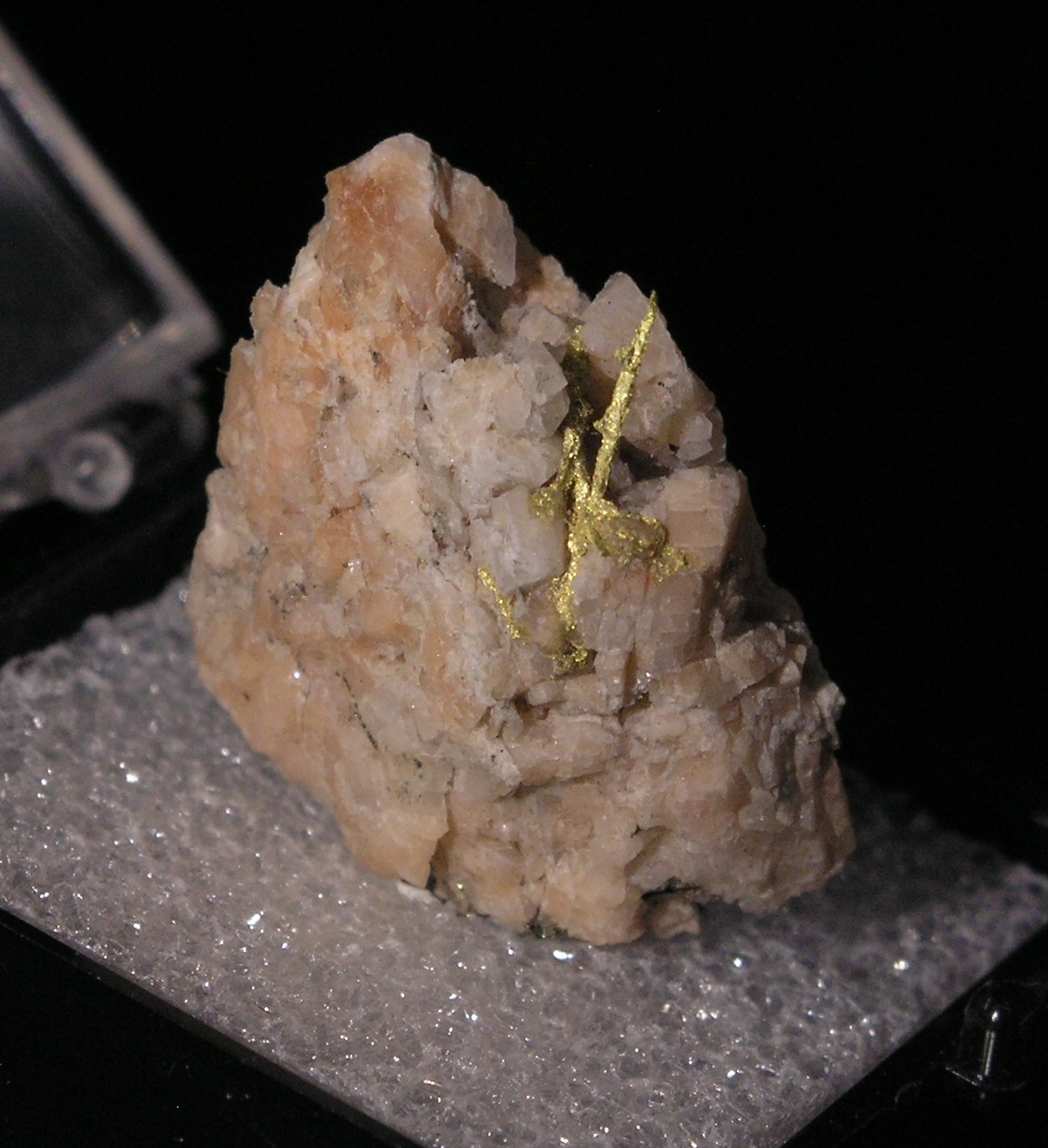 Gold, Baie Verte, Fine mineral specimen, Newfoundland Canada - 003