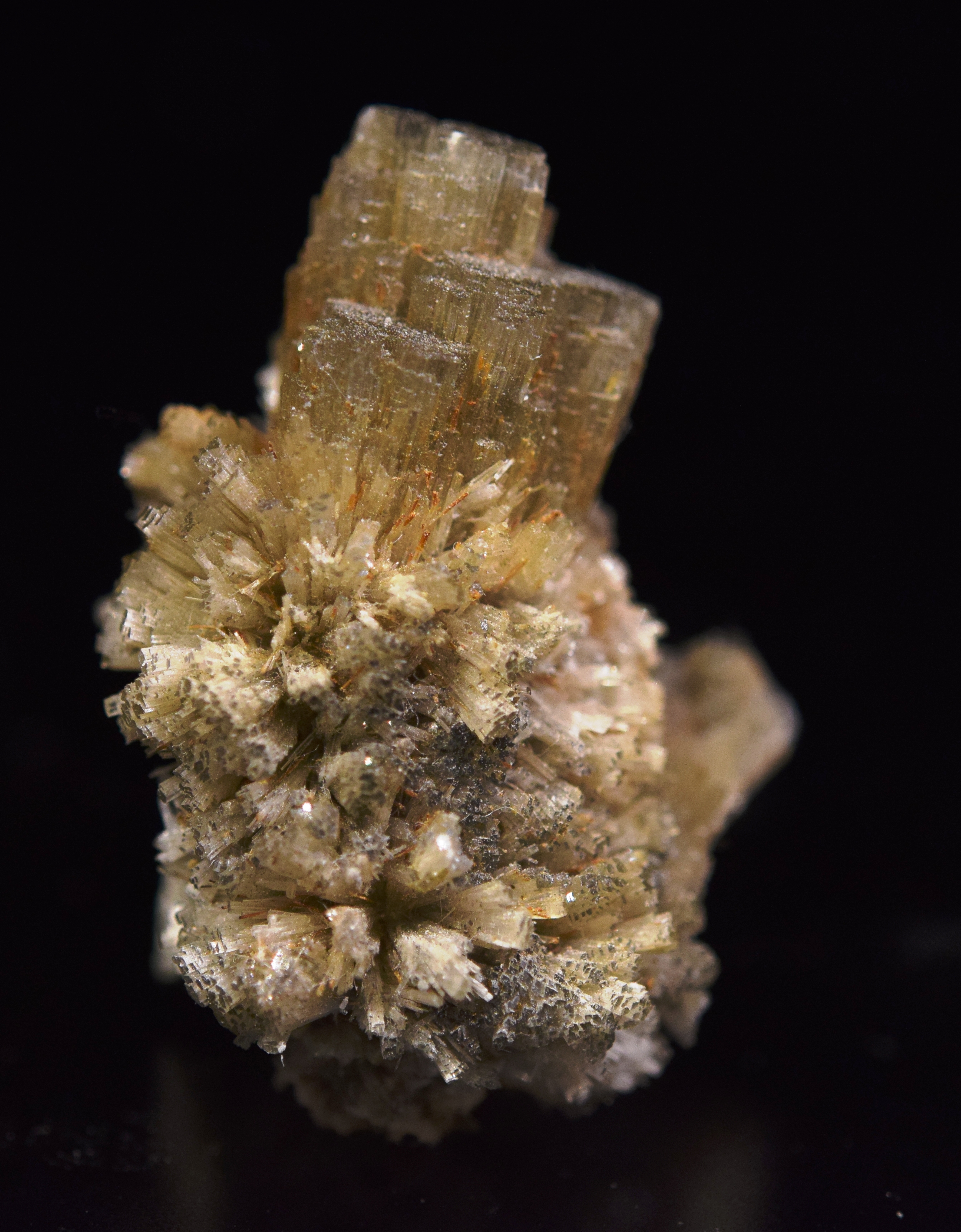Elpidite Fine  specimen mineral Mont Saint Hilaire, Quebec - 002